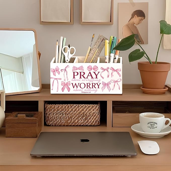 Coquette Pink Bow Christian Pen Holder, Christian Gifts for Women Pencil Holder for Desk, Preppy Pink Bible Verse Wooden Box Sign Decorations for Girly Room Bedroom Dorm Office Desk Tabletop