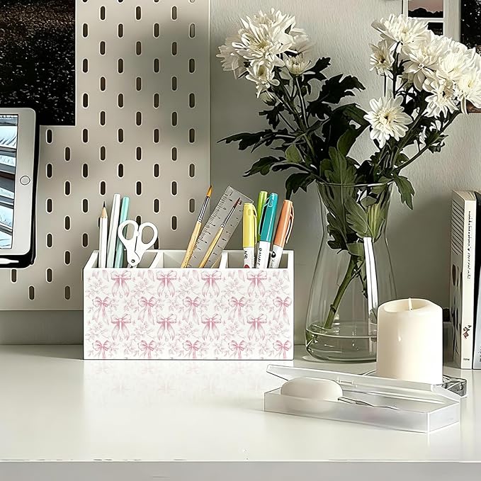 Coquette Pink Bow Floral Pen Pencil Holder for Desk, Girly Office Decor, Preppy Pink Bow Flower Aesthetic Wooden Box Sign Decorations for Girly Room Bedroom Dorm Office Desk Tabletop
