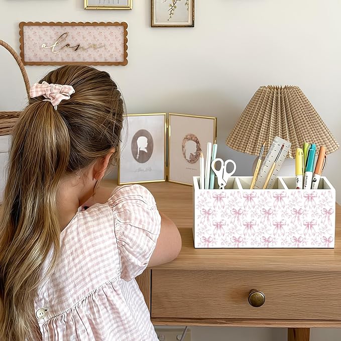 Coquette Pink Bow Floral Pen Pencil Holder for Desk, Girly Office Decor, Preppy Pink Bow Flower Aesthetic Wooden Box Sign Decorations for Girly Room Bedroom Dorm Office Desk Tabletop
